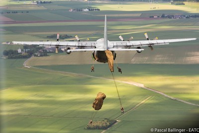 17735521258_5863c4ca06_w